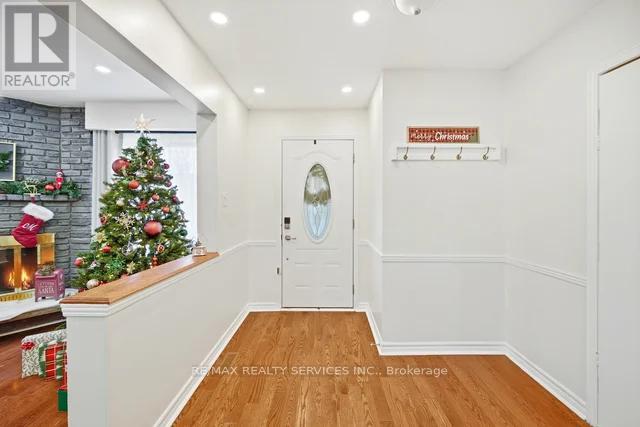 8 Nottawasaga Crescent, Brampton, Ontario  L6Z 1B9 - Photo 5 - W12679868