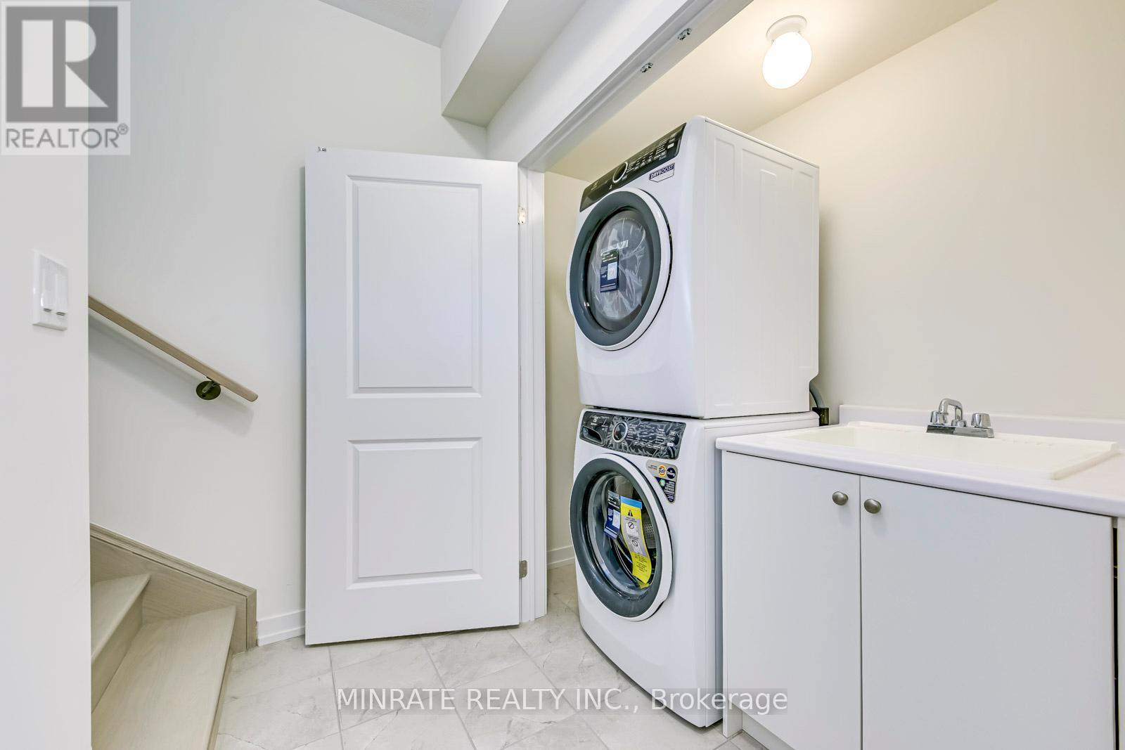 1544 Wellwood Terrace, Milton, Ontario  L9E 1V4 - Photo 4 - W12679920