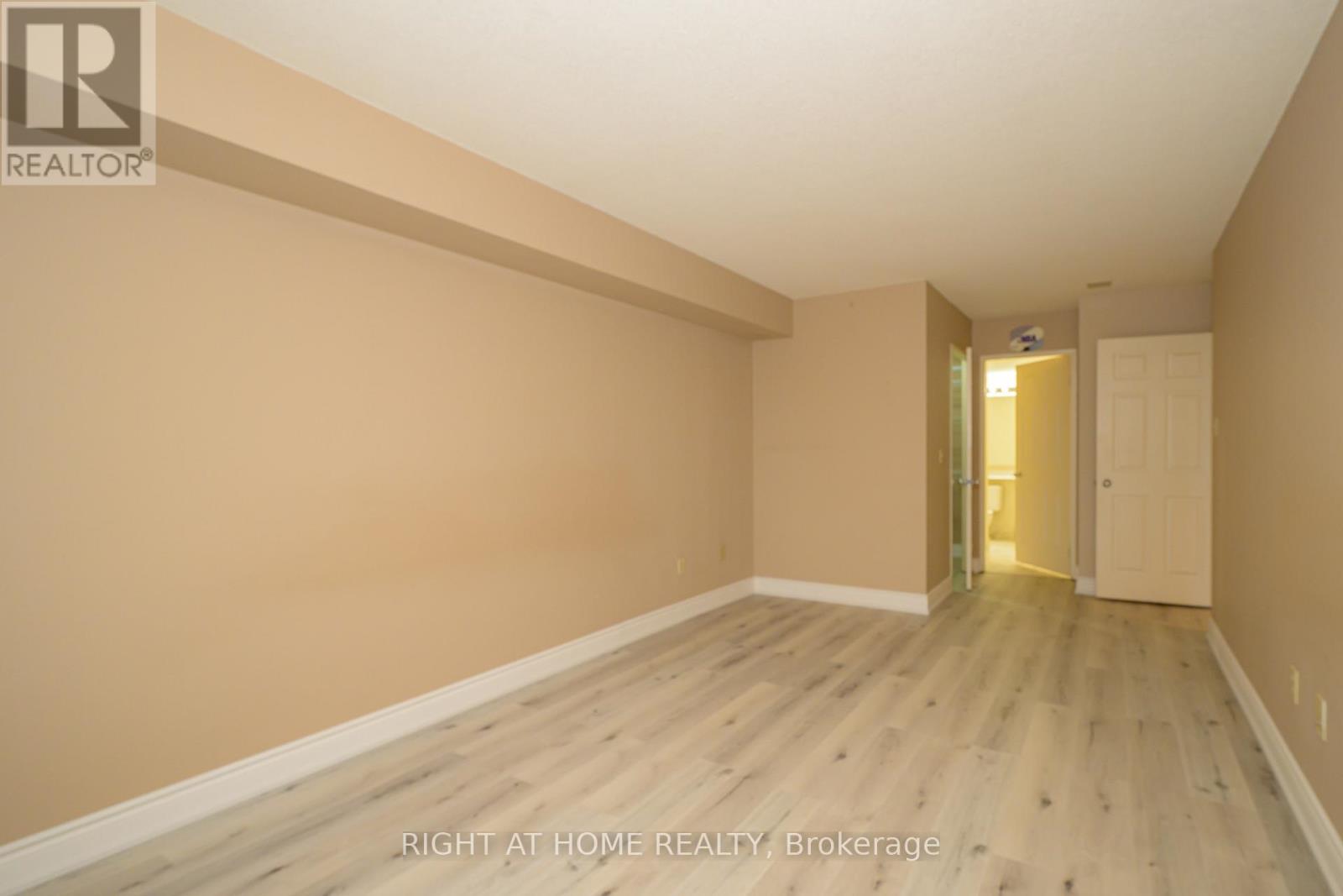 702 - 335 Webb Drive, Mississauga, Ontario  L5B 4A1 - Photo 12 - W12679936