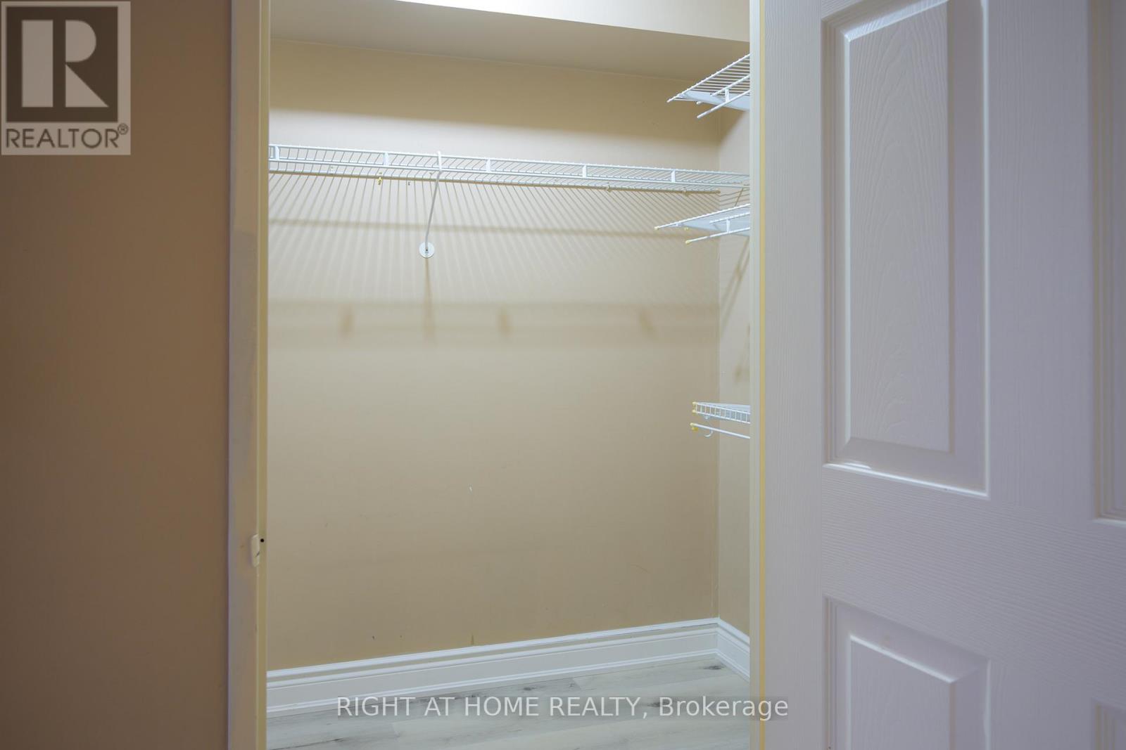 702 - 335 Webb Drive, Mississauga, Ontario  L5B 4A1 - Photo 13 - W12679936