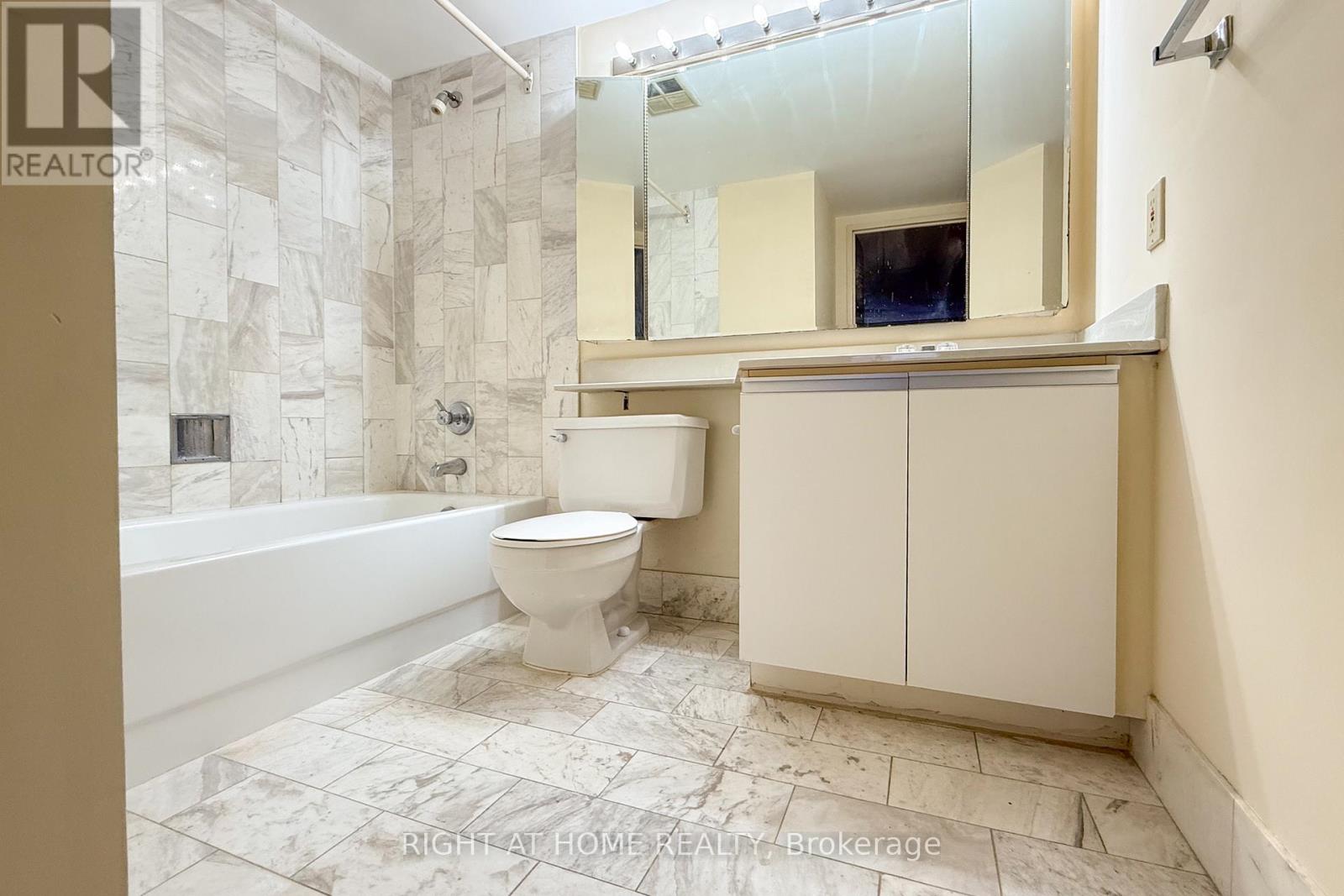 702 - 335 Webb Drive, Mississauga, Ontario  L5B 4A1 - Photo 14 - W12679936