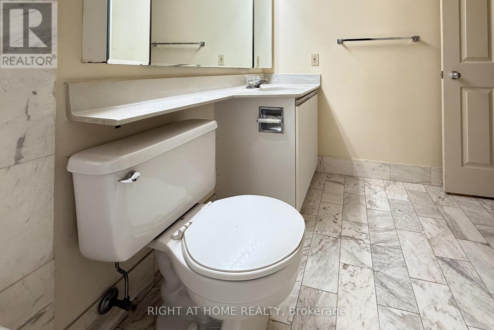 702 - 335 Webb Drive, Mississauga, Ontario  L5B 4A1 - Photo 15 - W12679936