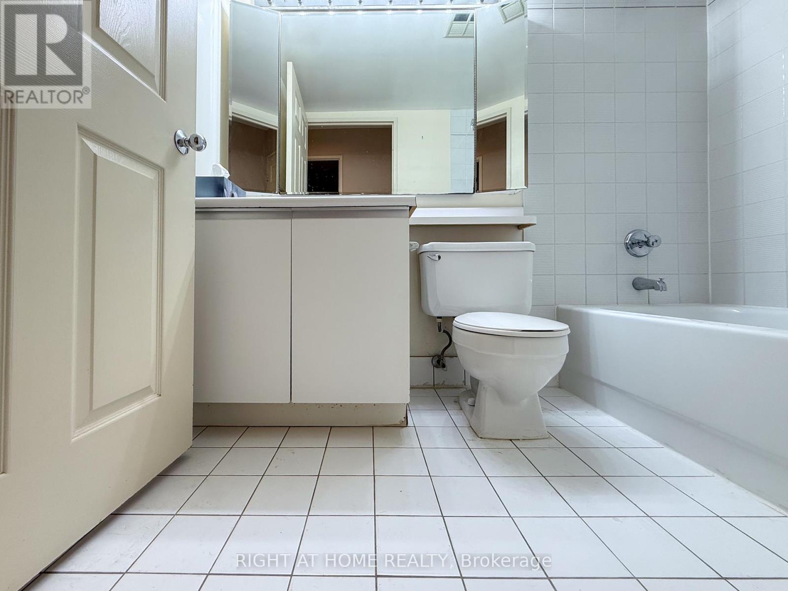 702 - 335 Webb Drive, Mississauga, Ontario  L5B 4A1 - Photo 17 - W12679936