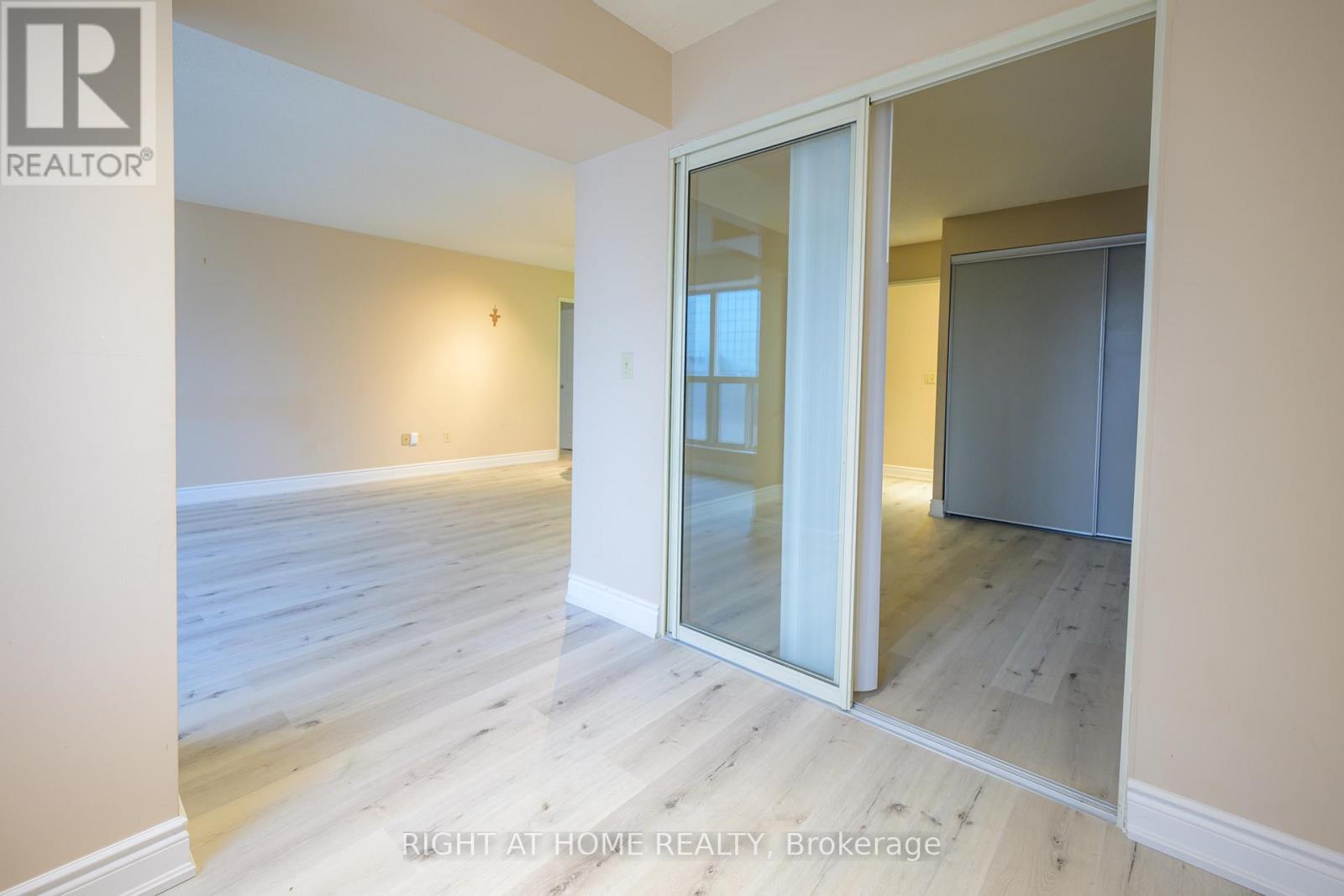 702 - 335 Webb Drive, Mississauga, Ontario  L5B 4A1 - Photo 22 - W12679936