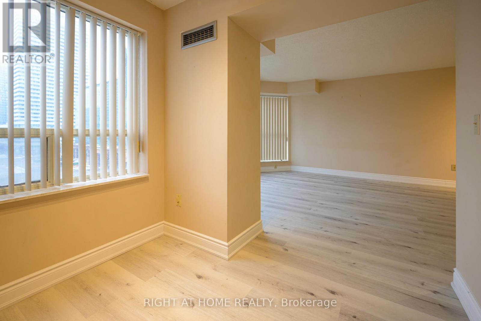 702 - 335 Webb Drive, Mississauga, Ontario  L5B 4A1 - Photo 23 - W12679936