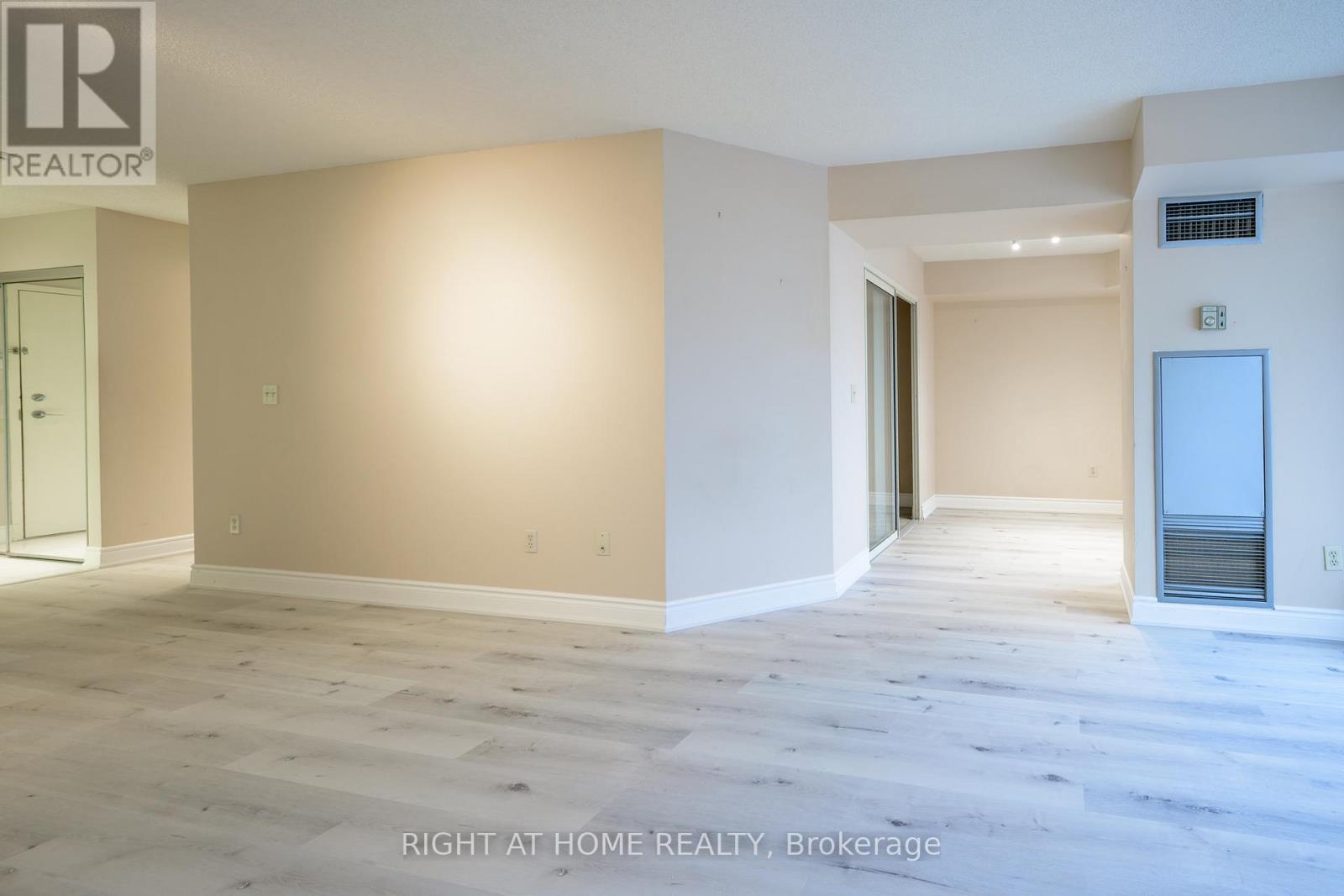 702 - 335 Webb Drive, Mississauga, Ontario  L5B 4A1 - Photo 24 - W12679936