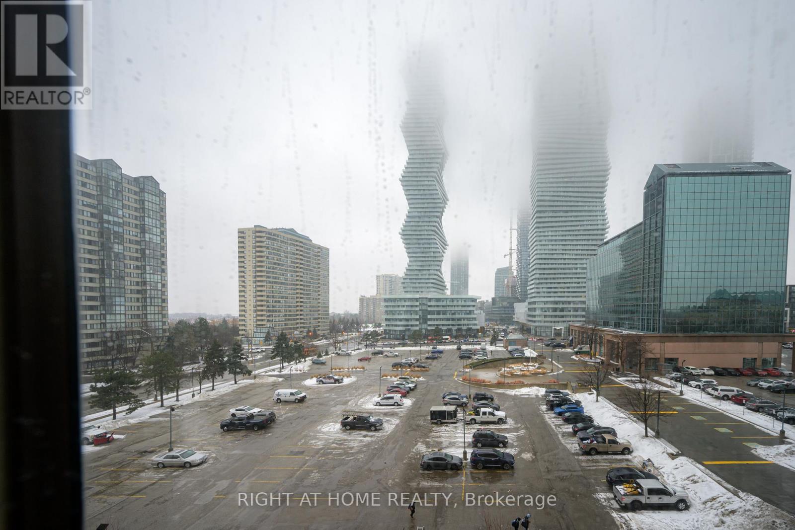 702 - 335 Webb Drive, Mississauga, Ontario  L5B 4A1 - Photo 25 - W12679936