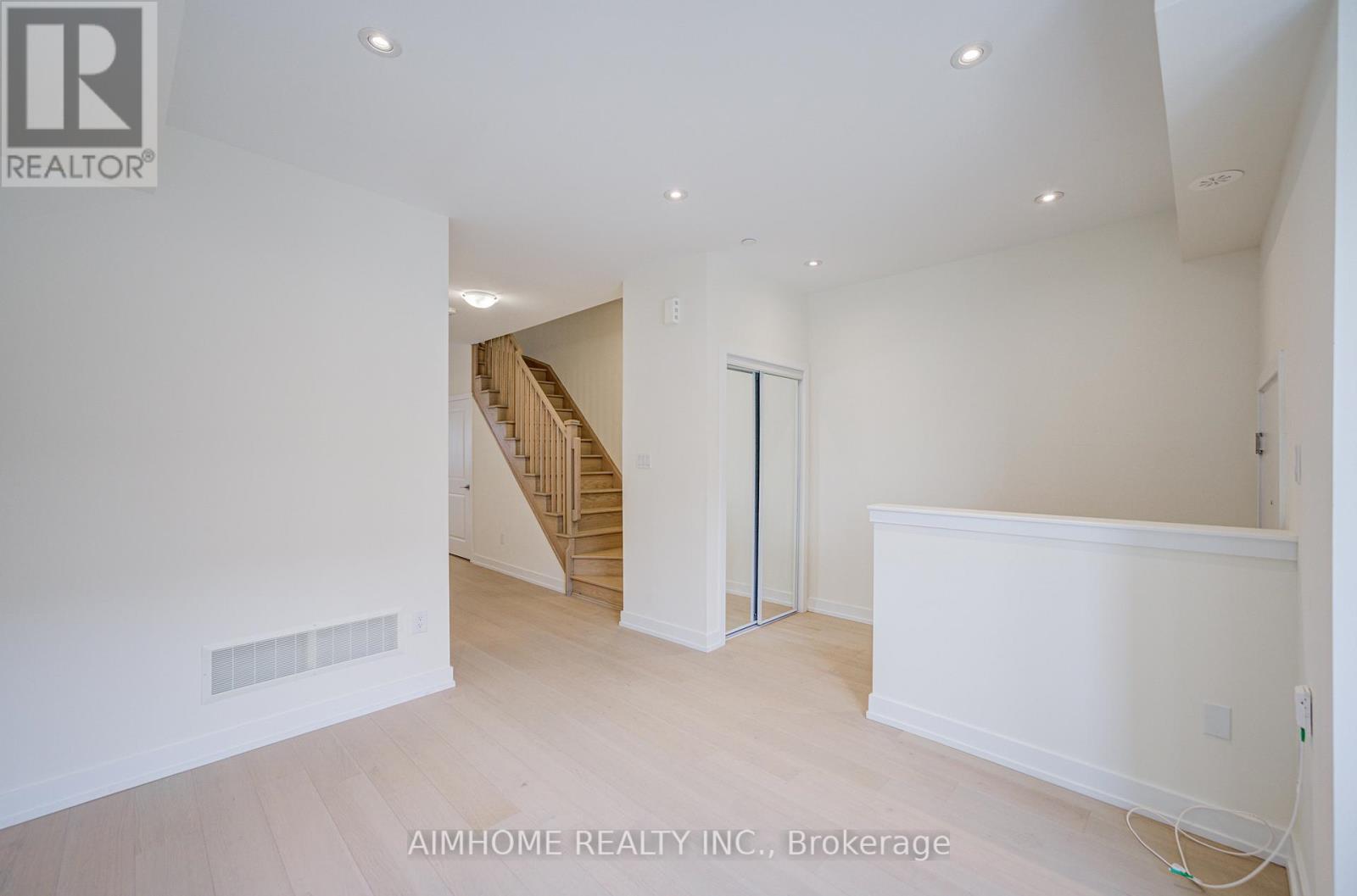 135 Frederick Tisdale Drive, Toronto, Ontario  M3K 0C6 - Photo 23 - W12679964