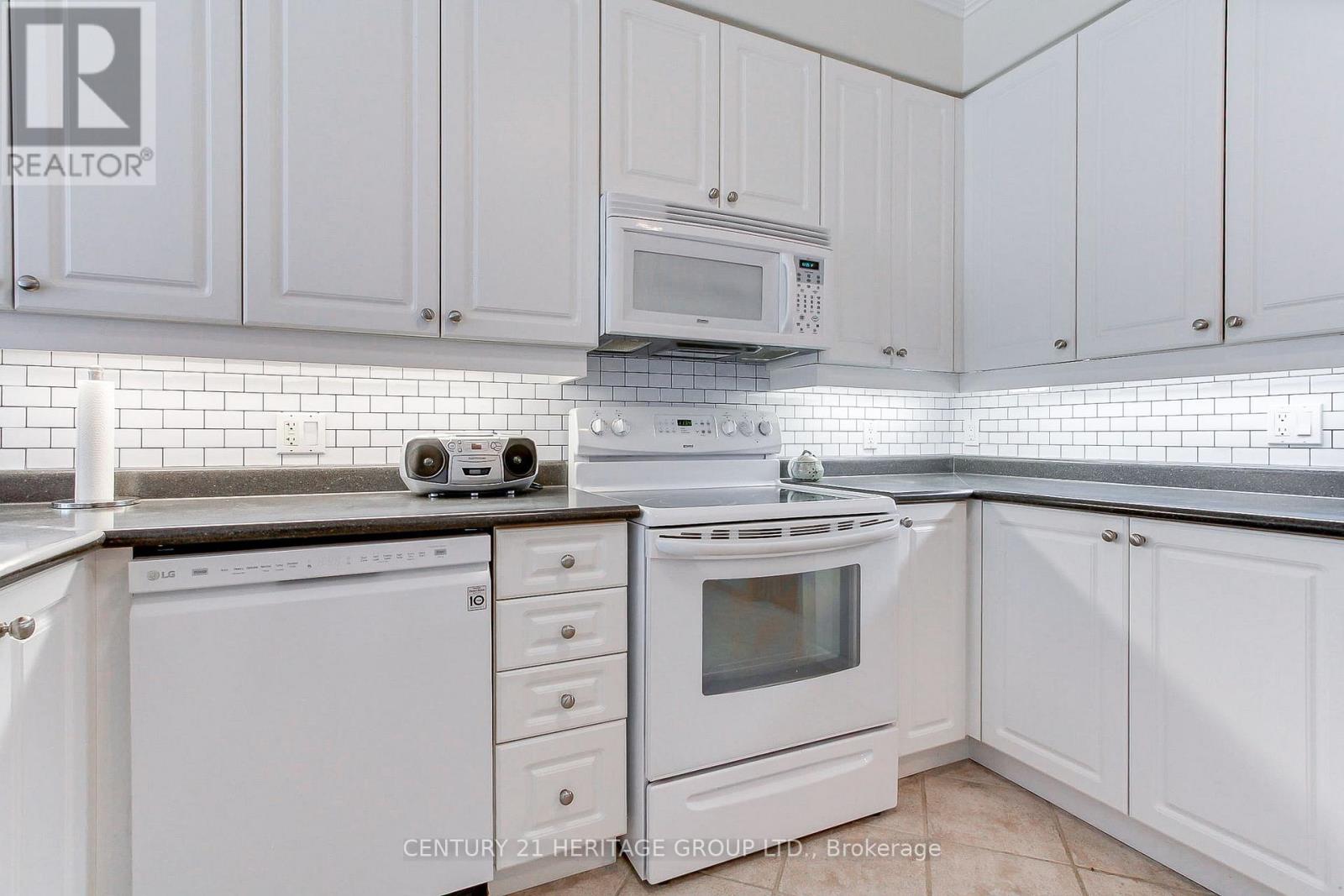 28 - 174 Lindsay Street N, Kawartha Lakes, Ontario K9V 0A3 - Photo 6 - X12679888