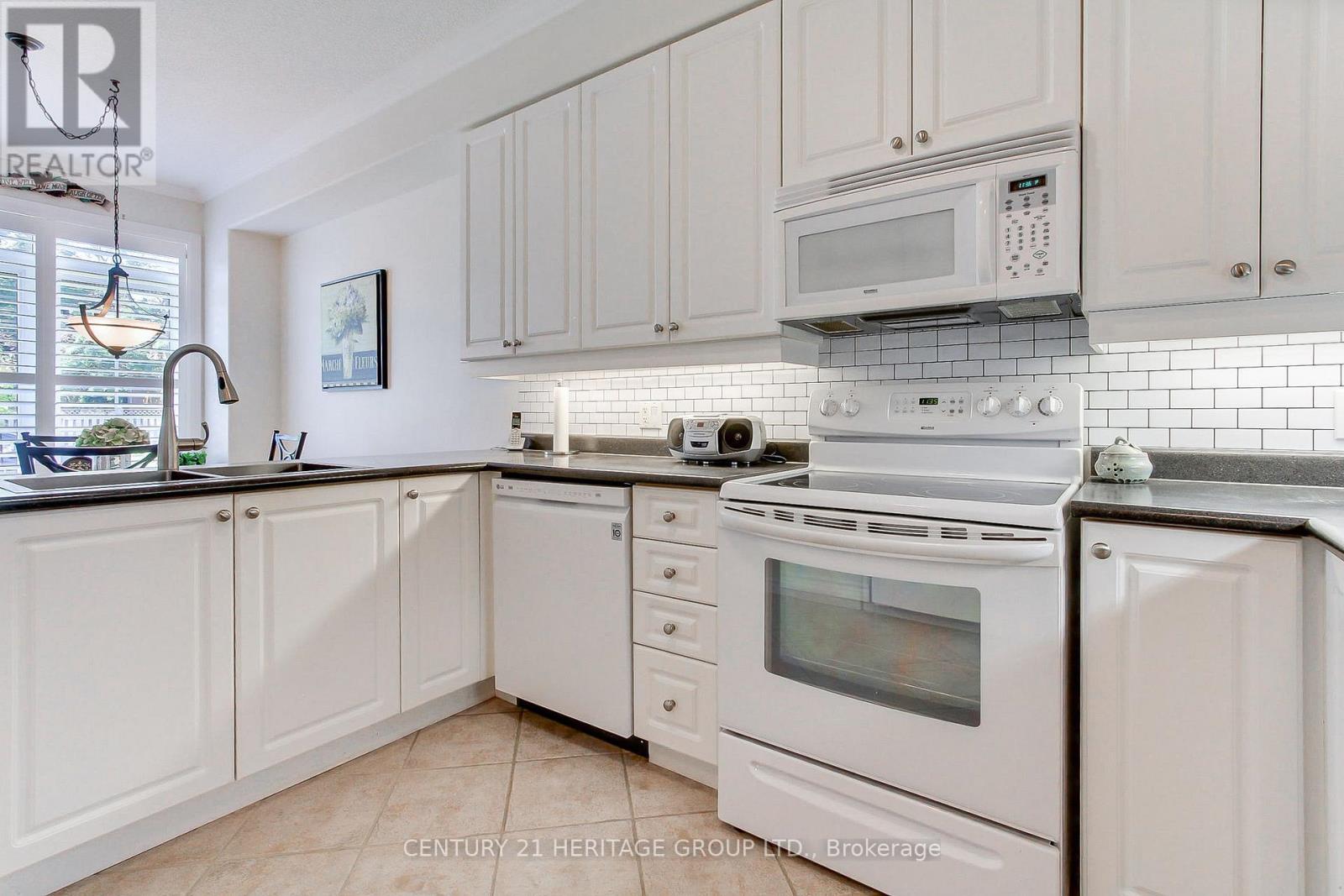 28 - 174 Lindsay Street N, Kawartha Lakes, Ontario K9V 0A3 - Photo 7 - X12679888