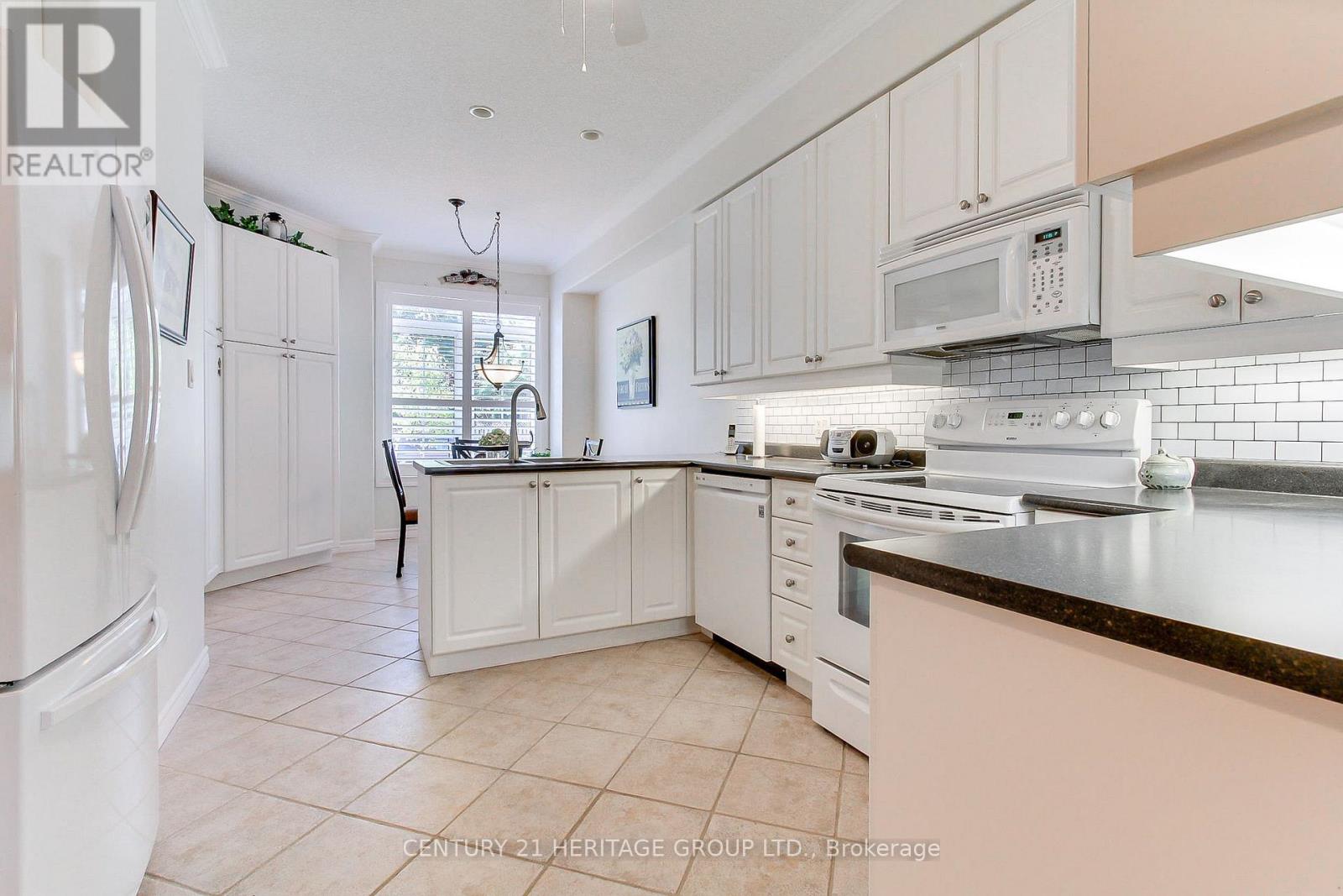 28 - 174 Lindsay Street N, Kawartha Lakes, Ontario K9V 0A3 - Photo 9 - X12679888