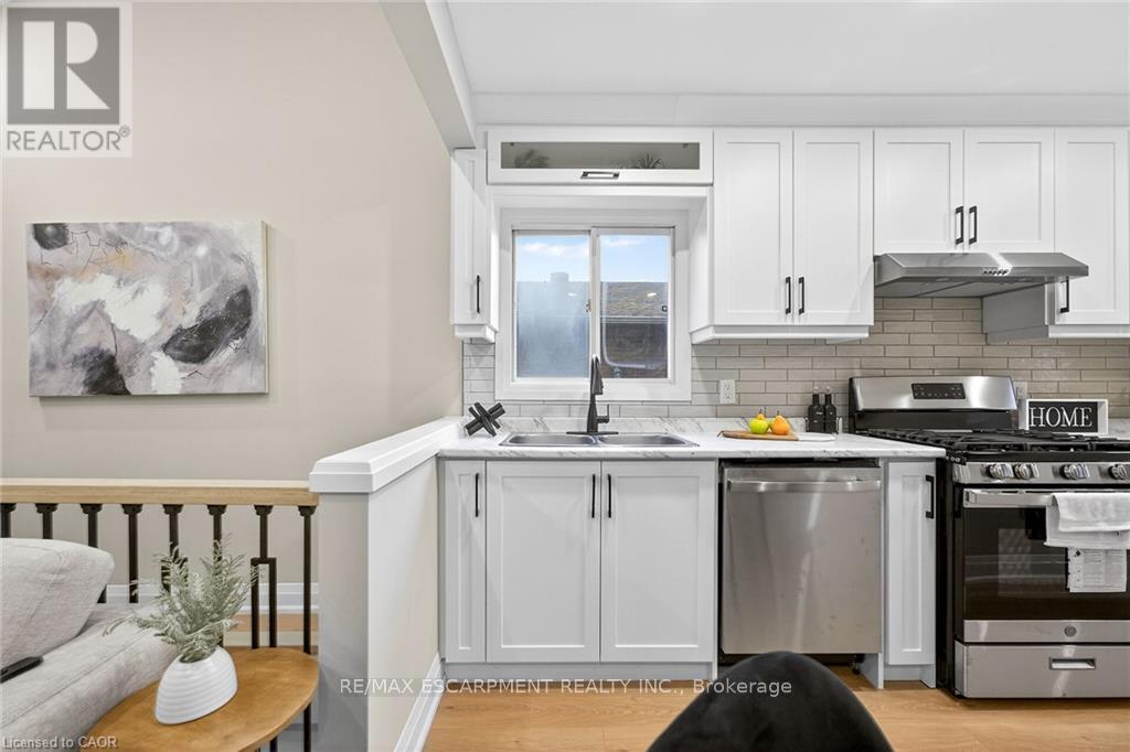 156 Walter Avenue N, Hamilton, Ontario  L8H 5R2 - Photo 4 - X12679912