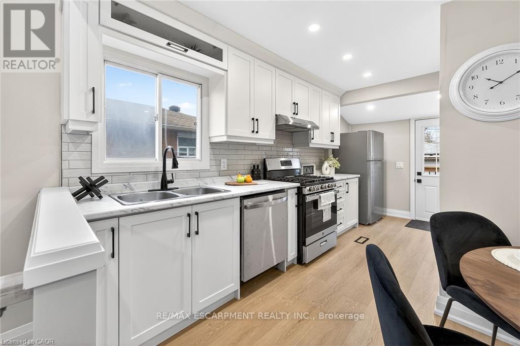 156 Walter Avenue N, Hamilton, Ontario  L8H 5R2 - Photo 5 - X12679912