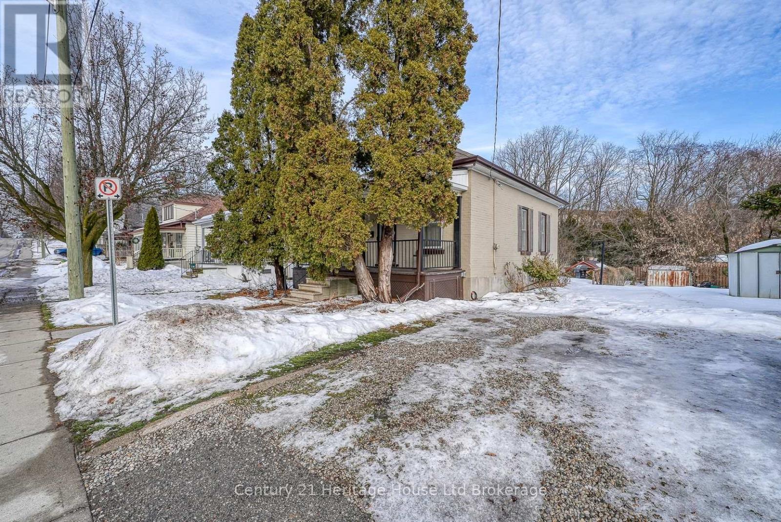 12 Sydenham Street, Woodstock, Ontario  N4S 7B2 - Photo 3 - X12679060