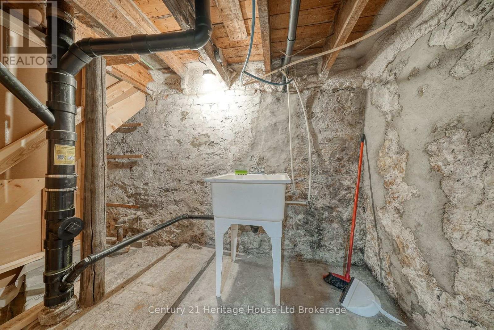 12 Sydenham Street, Woodstock, Ontario  N4S 7B2 - Photo 32 - X12679060