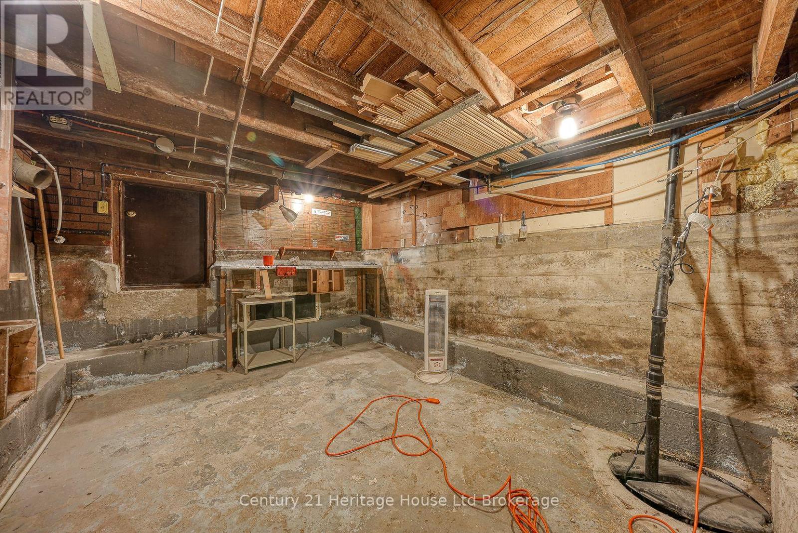 12 Sydenham Street, Woodstock, Ontario  N4S 7B2 - Photo 36 - X12679060