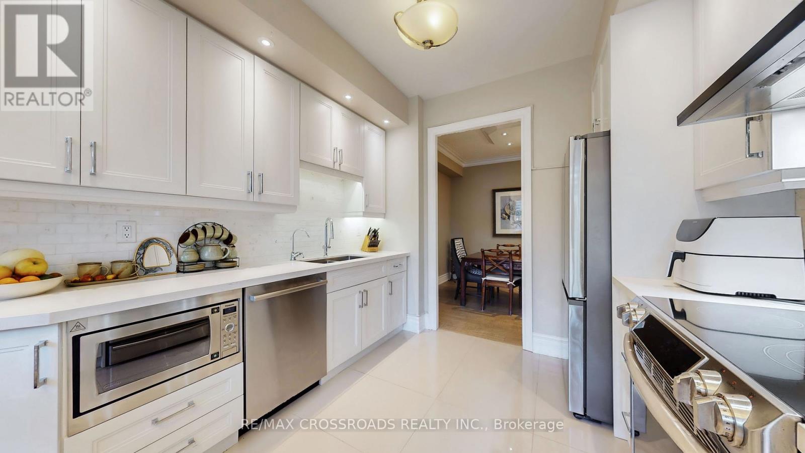 210 - 10 Old York Mills Road, Toronto, Ontario  M2P 2G9 - Photo 12 - C12657522