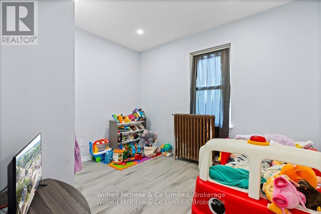 4 Elora Street N, Minto, Ontario  N0G 1Z0 - Photo 10 - X12680106