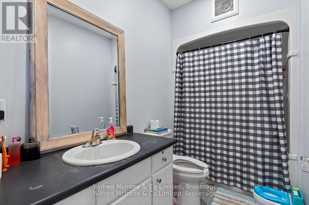 4 Elora Street N, Minto, Ontario  N0G 1Z0 - Photo 11 - X12680106