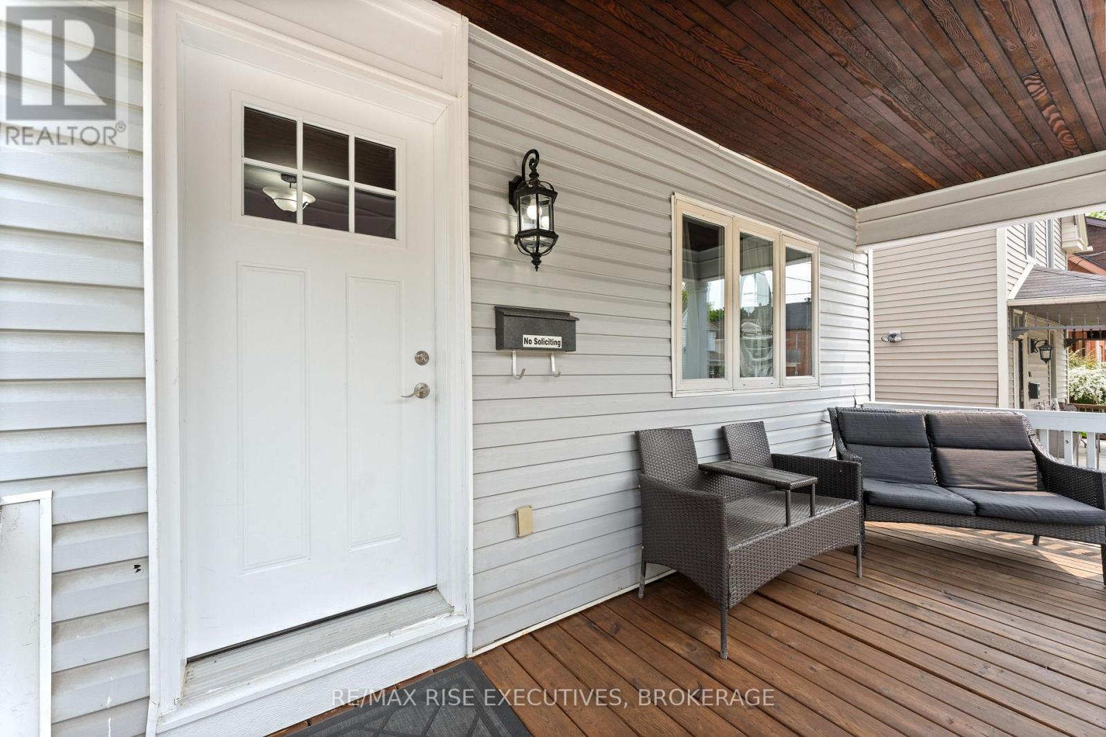 135 Nelson Street, Kingston, Ontario K7L 3W9 - Photo 2 - X12680026