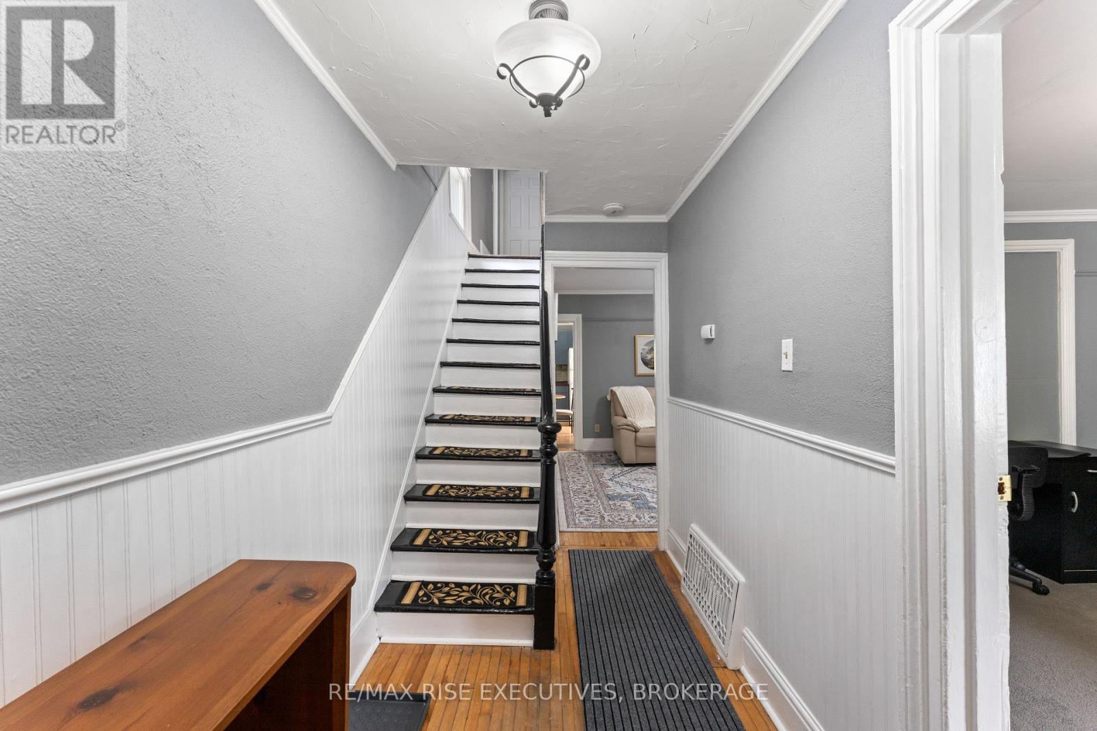 135 Nelson Street, Kingston, Ontario K7L 3W9 - Photo 4 - X12680026