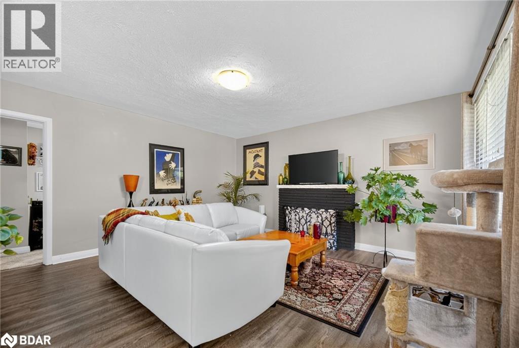 Photo 2 of 32 for 364 Beachwood Avenue