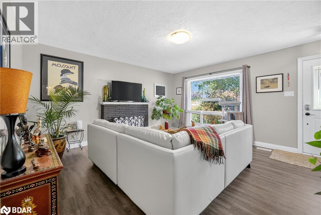 Photo 3 of 32 for 364 Beachwood Avenue