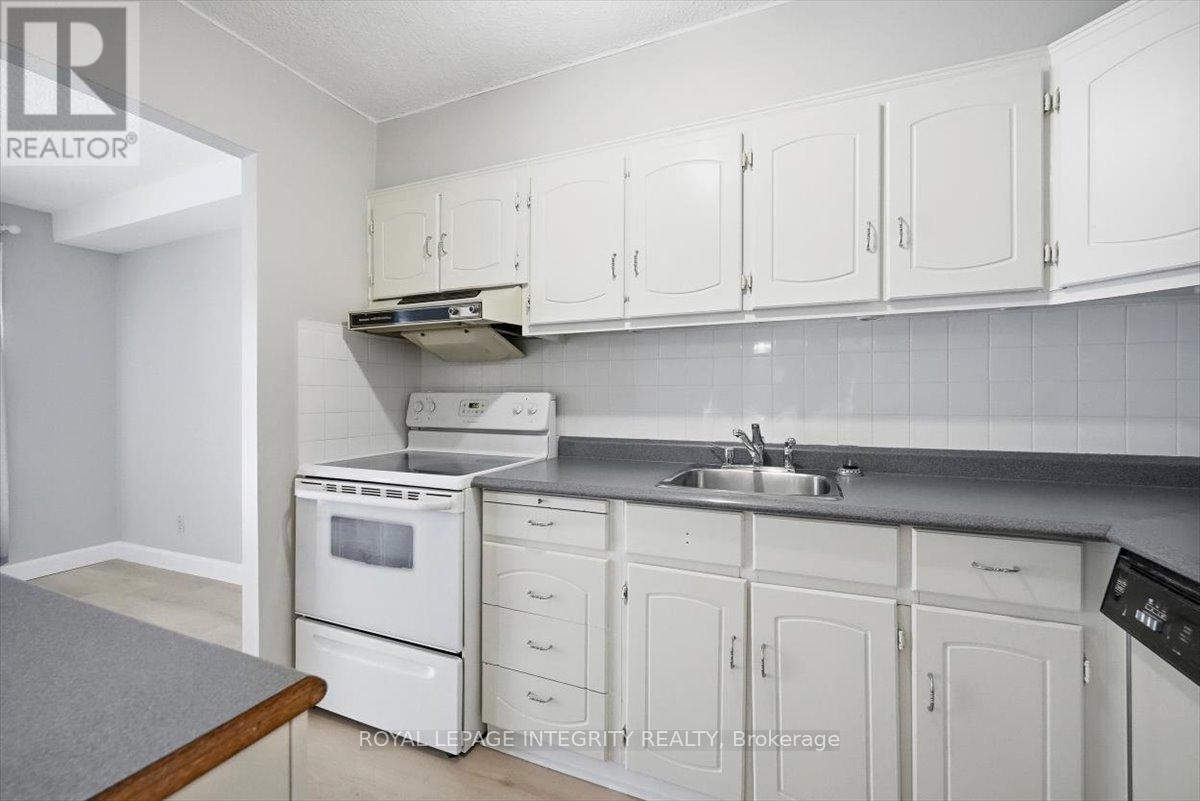 109 - 158a Mcarthur Avenue, Ottawa, Ontario  K1L 7E7 - Photo 14 - X12680008