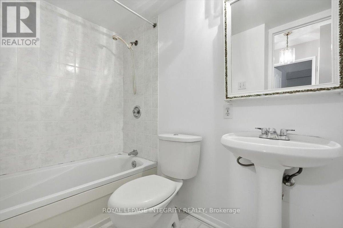 109 - 158a Mcarthur Avenue, Ottawa, Ontario  K1L 7E7 - Photo 21 - X12680008