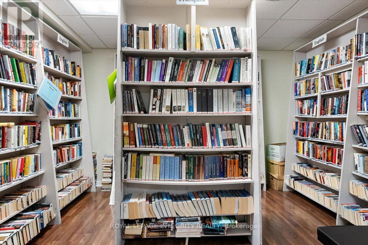 109 - 158a Mcarthur Avenue, Ottawa, Ontario  K1L 7E7 - Photo 32 - X12680008