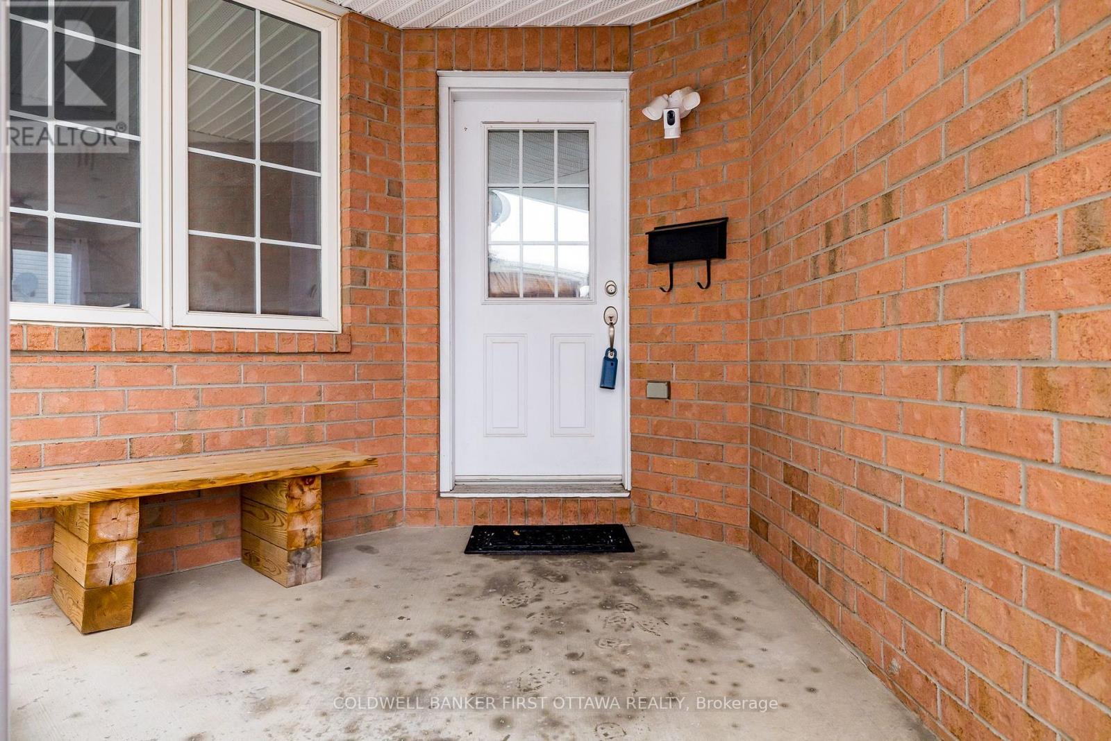 92 Deerfox Drive, Ottawa, Ontario  K2J 4W9 - Photo 2 - X12530228