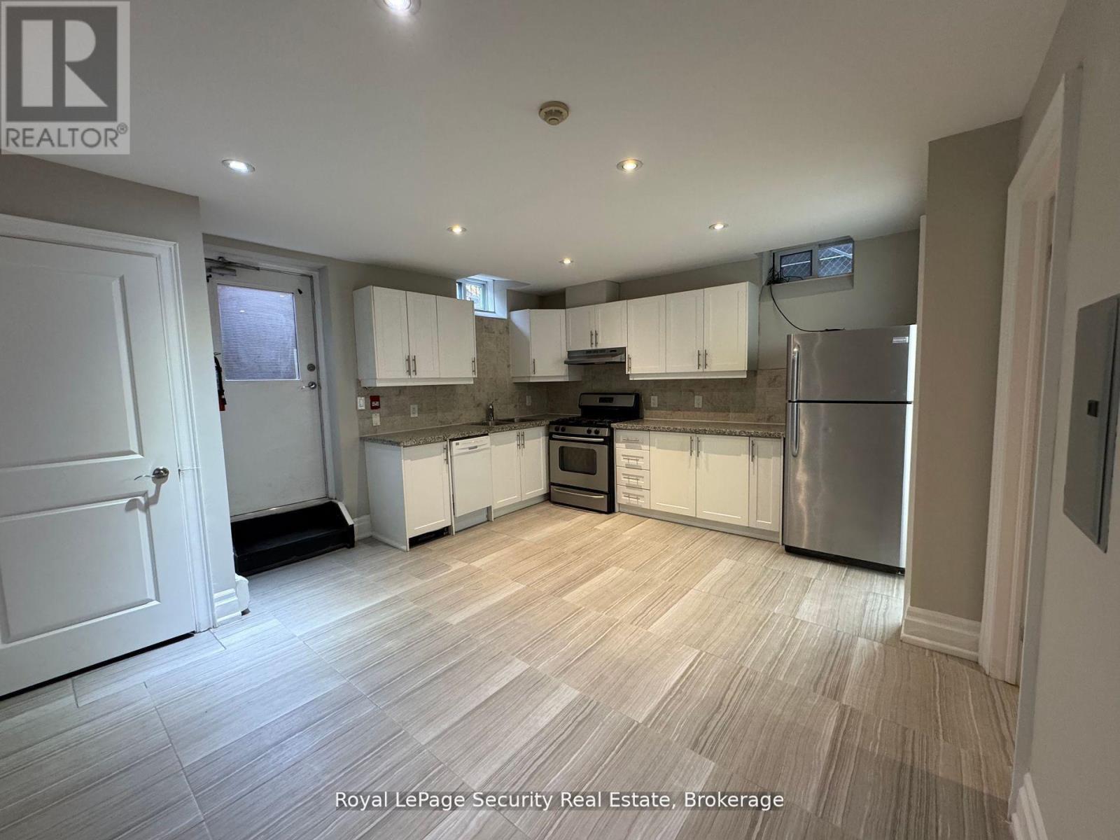 4 - 62 Lippincott Street, Toronto, Ontario  M5T 2R5 - Photo 11 - C12680028