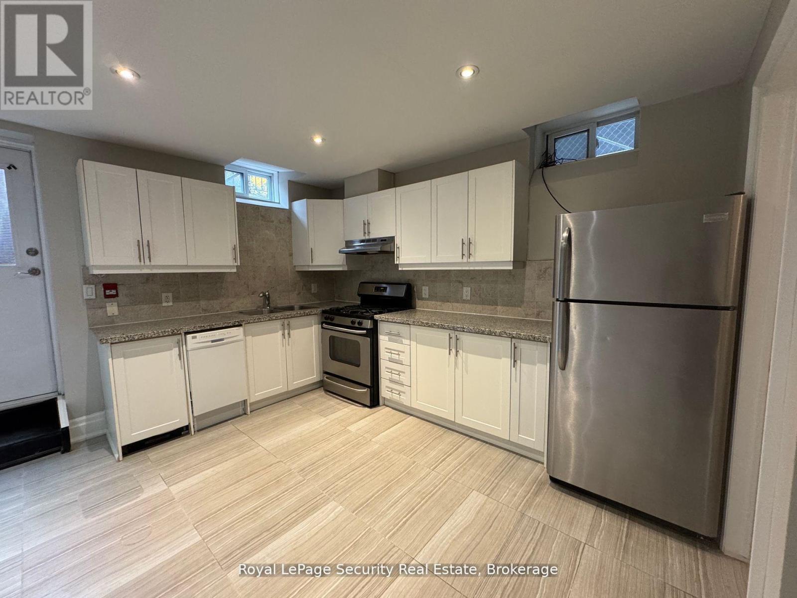 4 - 62 Lippincott Street, Toronto, Ontario  M5T 2R5 - Photo 4 - C12680028