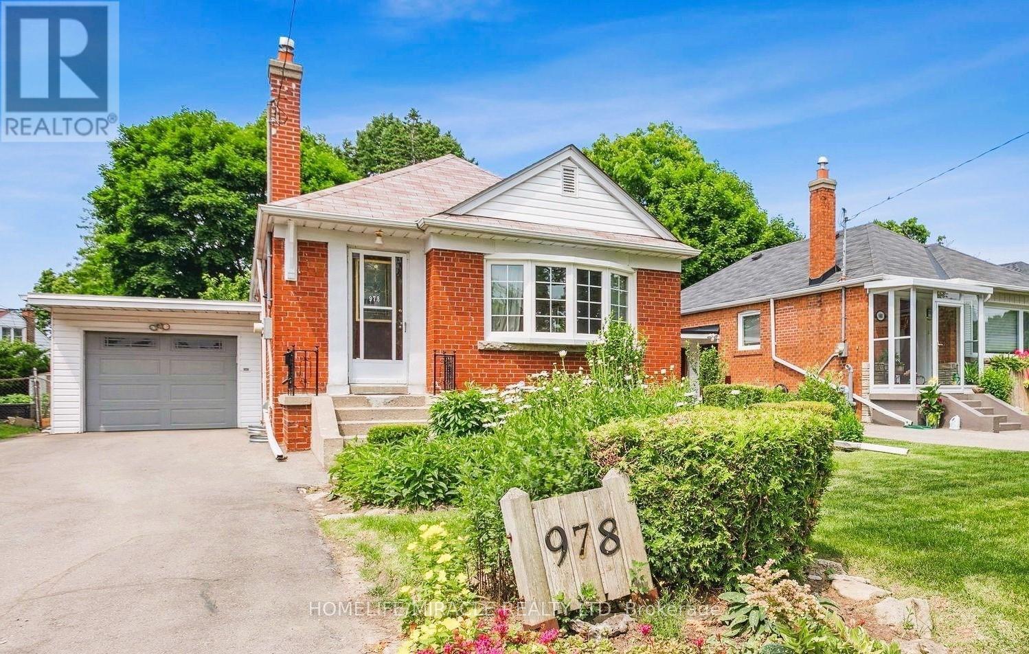 Main - 978 Pharmacy Avenue, Toronto, Ontario  M1R 2G6 - Photo 1 - E12680048