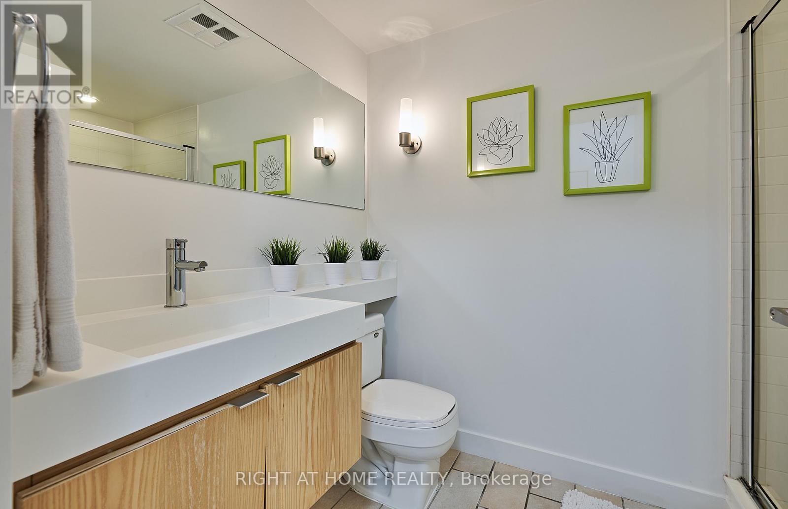 323 - 4k Spadina Avenue, Toronto, Ontario  M5V 3Y9 - Photo 15 - C12675668