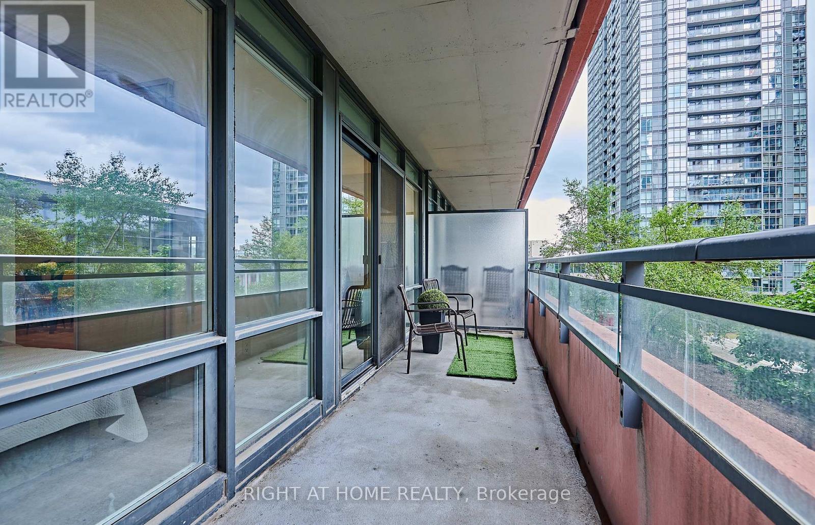 323 - 4k Spadina Avenue, Toronto, Ontario  M5V 3Y9 - Photo 8 - C12675668