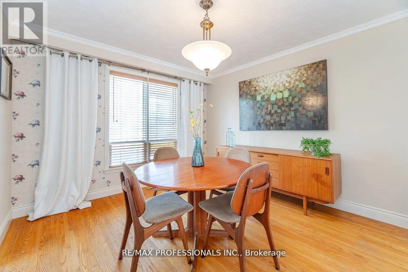 77 Bedford Park Avenue, Richmond Hill, Ontario  L4C 2N9 - Photo 10 - N12680072