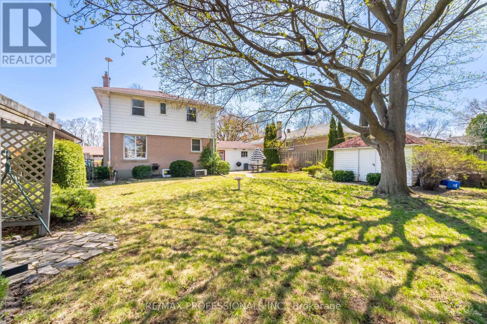 77 Bedford Park Avenue, Richmond Hill (Crosby), Ontario  L4C 2N9 - Photo 38 - N12680072