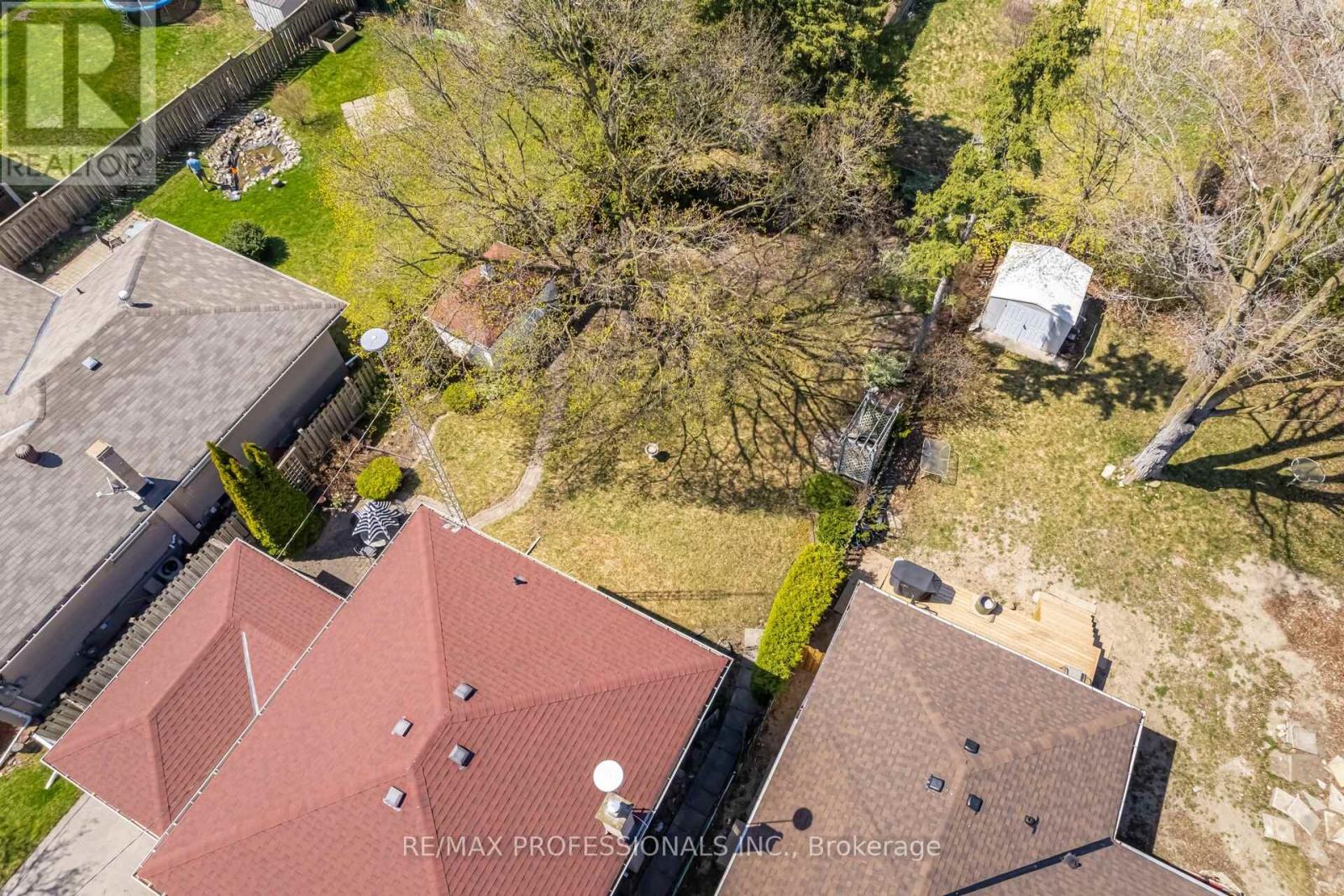 77 Bedford Park Avenue, Richmond Hill (Crosby), Ontario  L4C 2N9 - Photo 42 - N12680072