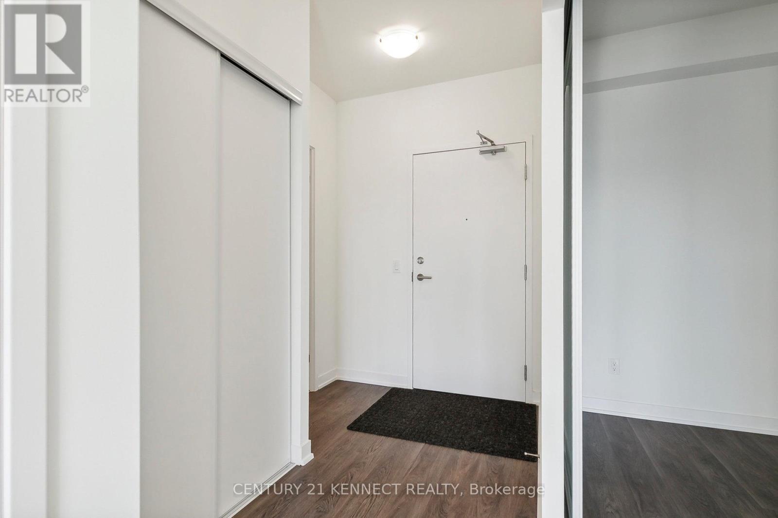 931 - 2 David Eyer Road, Richmond Hill, Ontario  L4S 0N5 - Photo 2 - N12680104