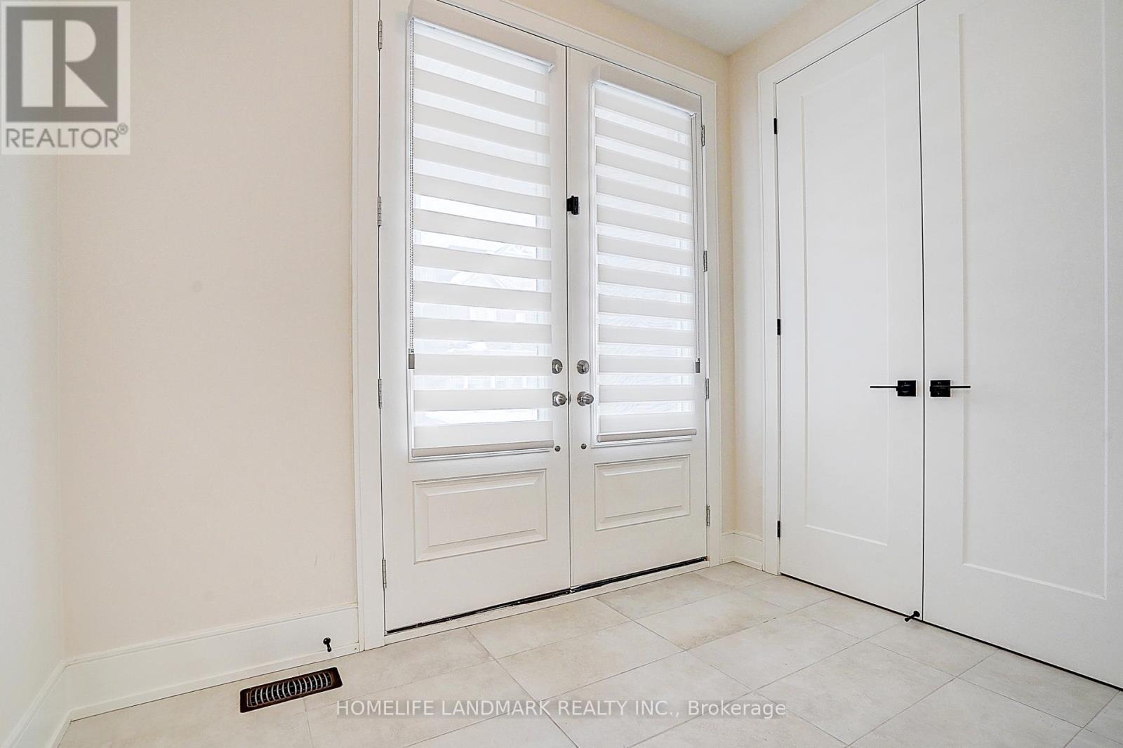 106 Angus Morton Crescent, East Gwillimbury, Ontario  L9N 1S4 - Photo 2 - N12680116