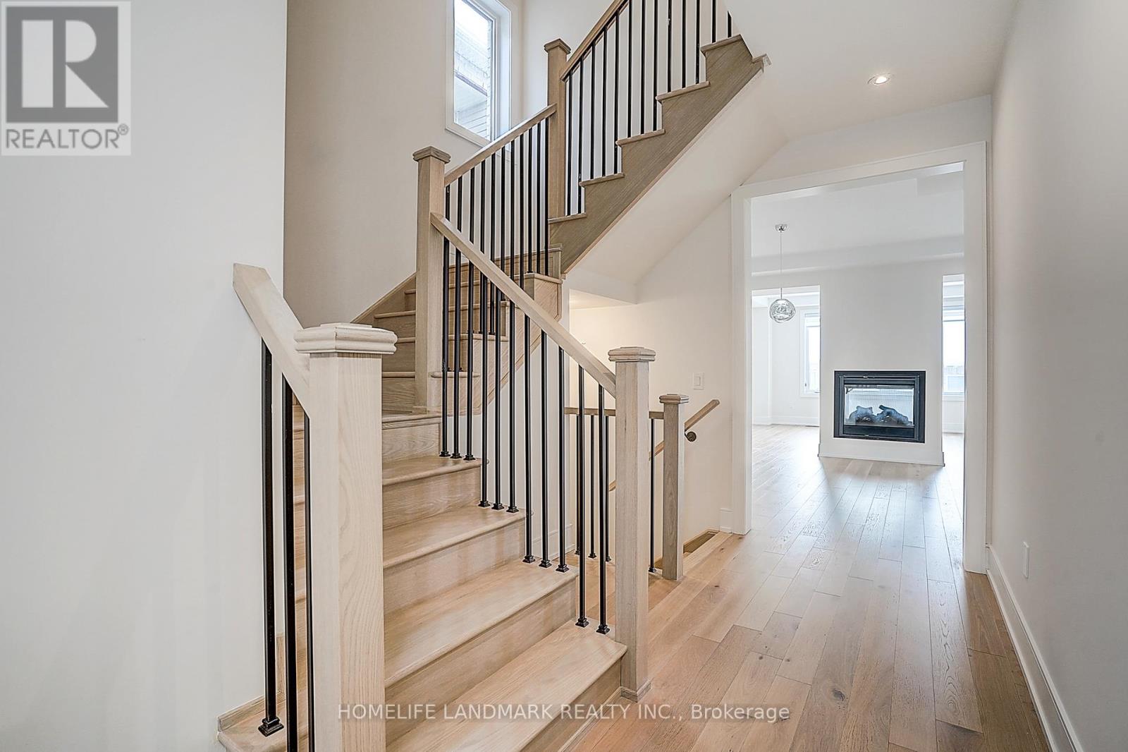 106 Angus Morton Crescent, East Gwillimbury, Ontario  L9N 1S4 - Photo 5 - N12680116