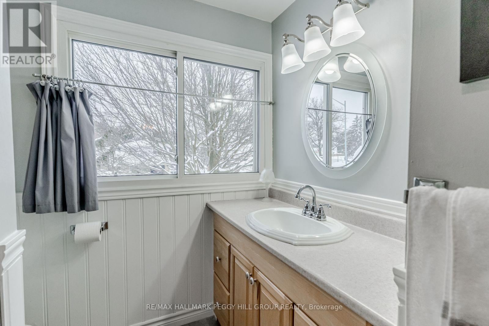 229 Deborah Way, Barrie (Painswick North), Ontario  L4N 4N8 - Photo 9 - S12680054