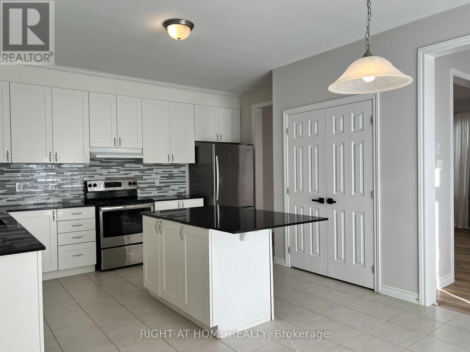 529 Honeylocust Avenue, Ottawa, Ontario  K2V 0K9 - Photo 8 - X12481371