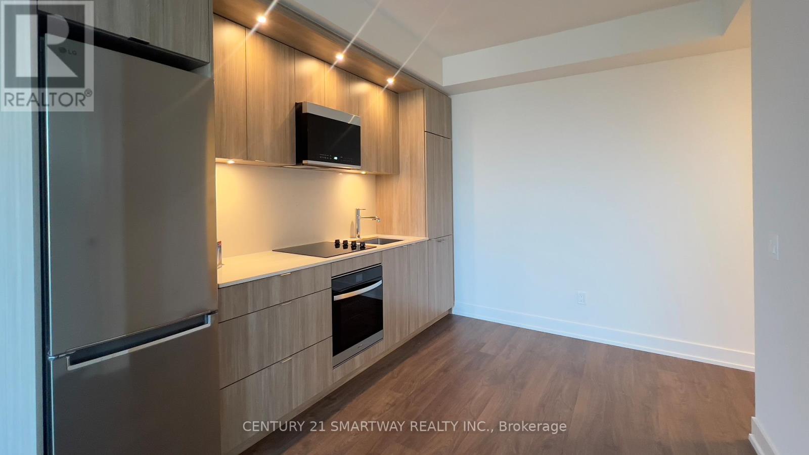 1215 - 60 Central Park Roadway, Toronto, Ontario  M9A 0E6 - Photo 7 - W12680000