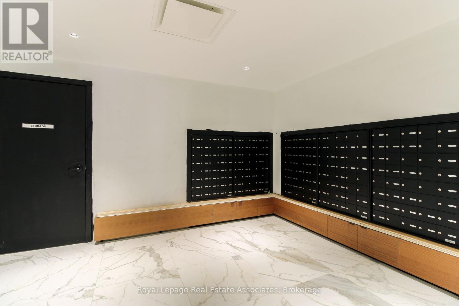 514 - 2300 St. Clair Avenue W, Toronto, Ontario  M6N 1K8 - Photo 3 - W12680006