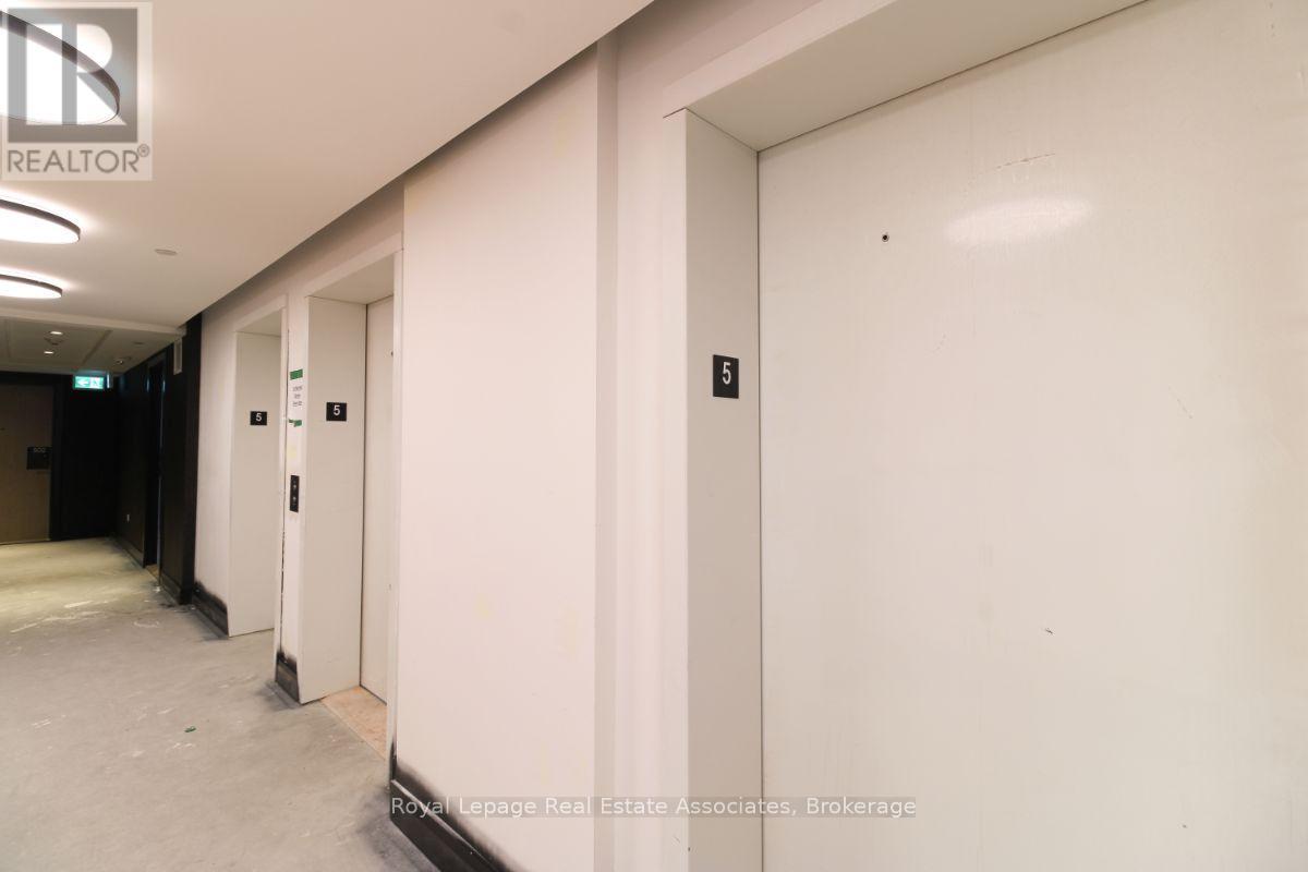 514 - 2300 St. Clair Avenue W, Toronto, Ontario  M6N 1K8 - Photo 4 - W12680006