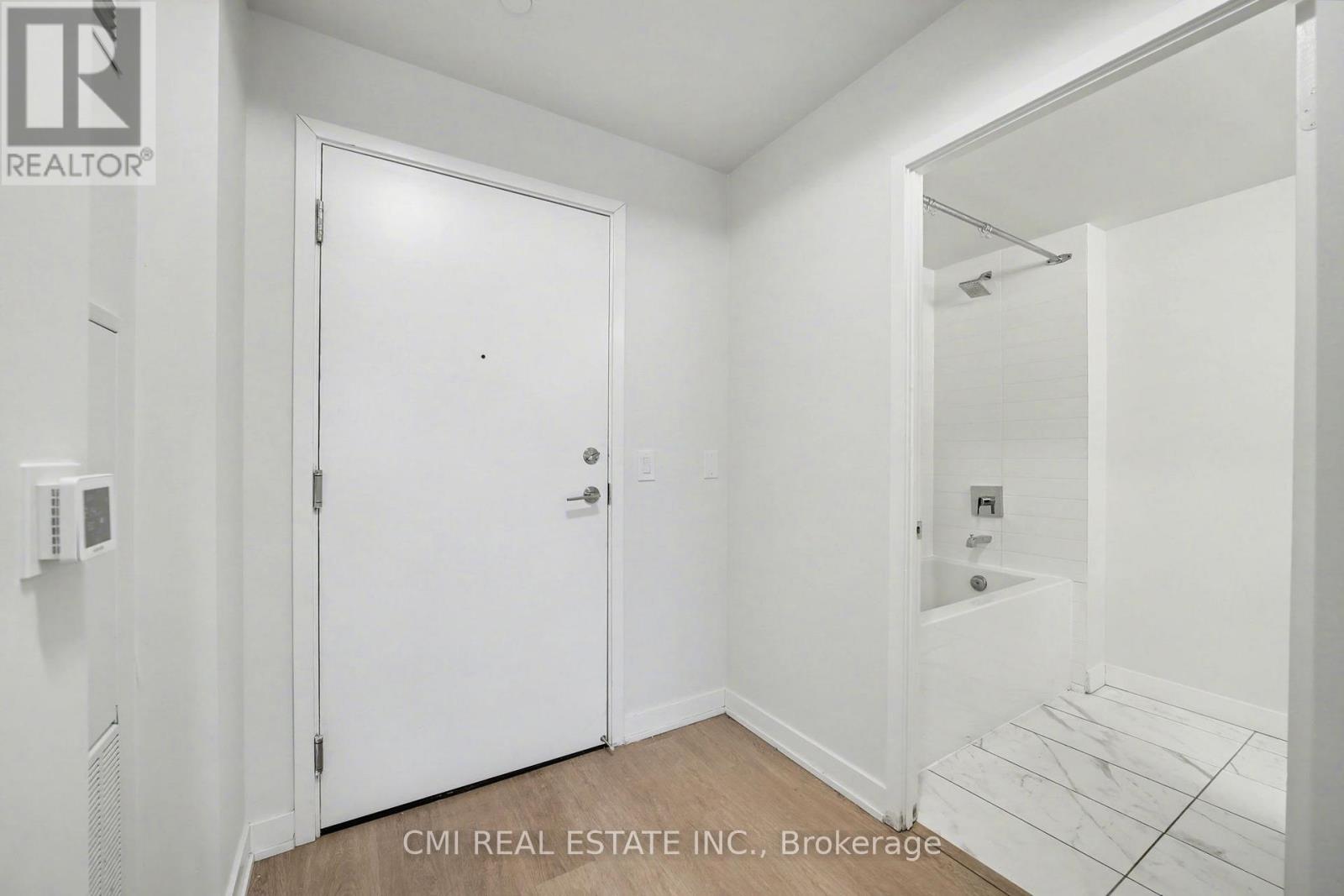 623 - 859 The Queensway, Toronto, Ontario  M8Z 1N8 - Photo 4 - W12680016