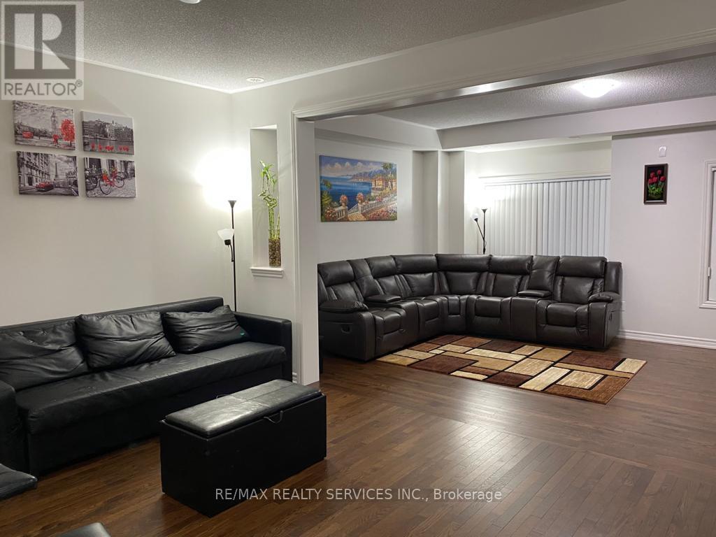 2 - 3160 Boxford Crescent, Mississauga, Ontario  L5M 0X1 - Photo 3 - W12680078