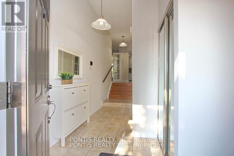 72 Sheldrake Court, Brampton, Ontario  L6Y 2W9 - Photo 3 - W12680082